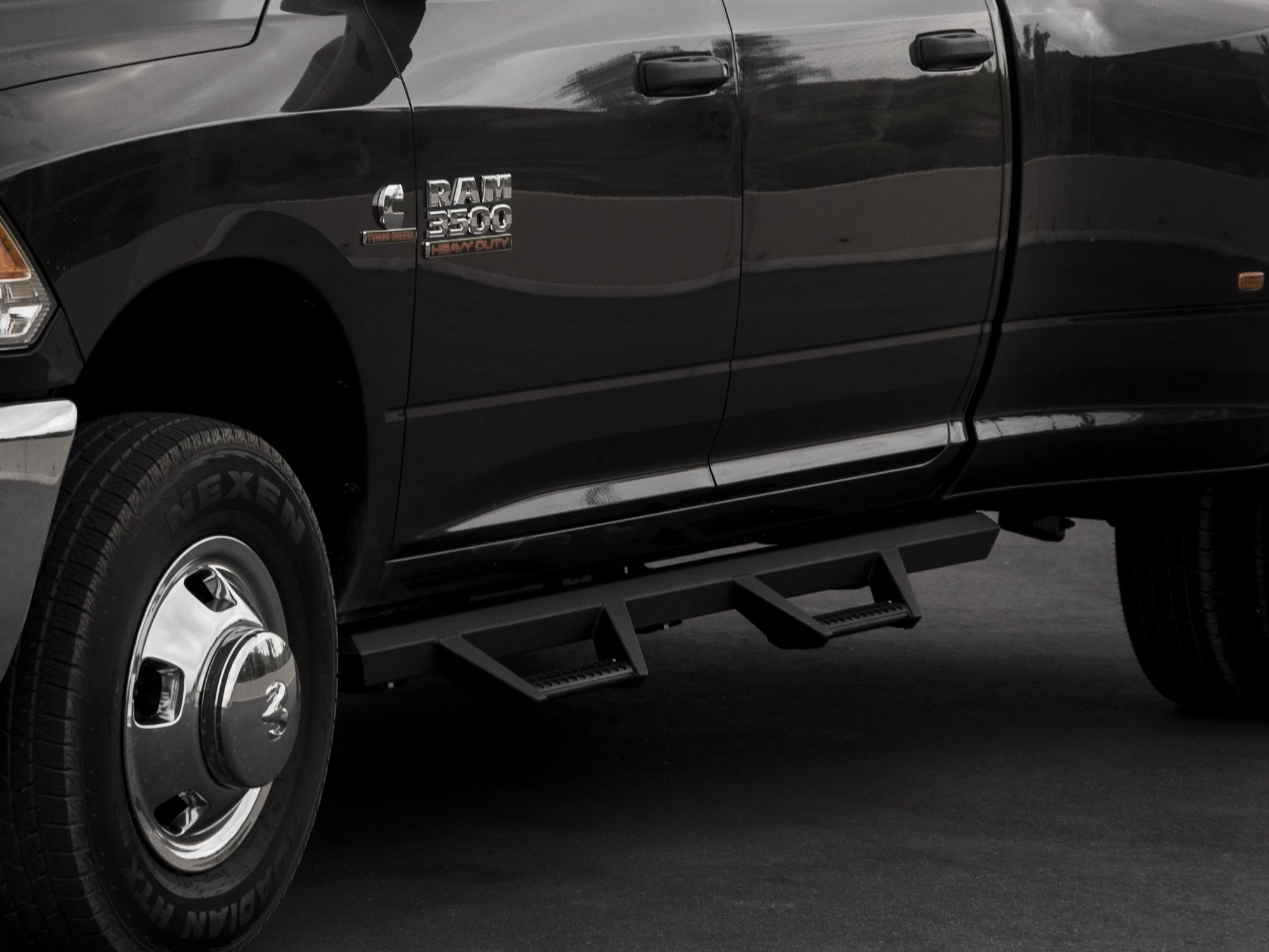 Armordillo Side Step Bars Drop Step (Matte Black) - Toyota Tacoma 05-18 - Image 4